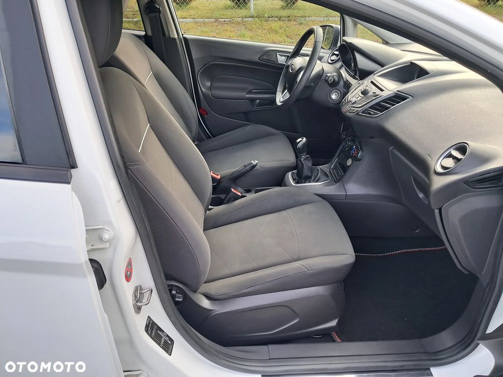 Ford Fiesta 1.6 TDCi DPF Titanium - 17