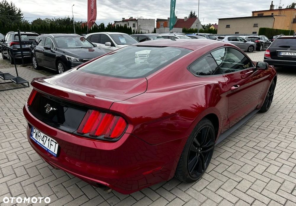 Ford Mustang - 4