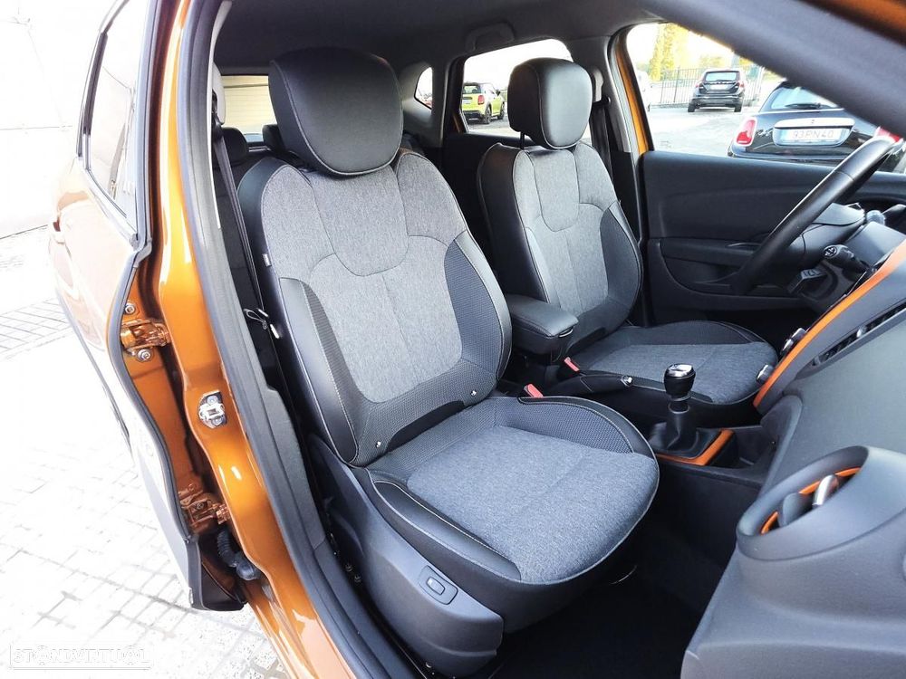 Renault Captur 1.5 dCi Exclusive XMOD - 24