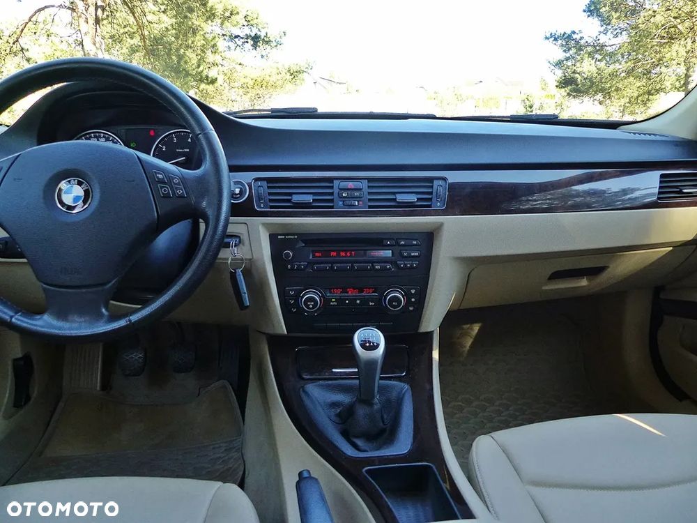 BMW Seria 3 318i Edition Exclusive - 36