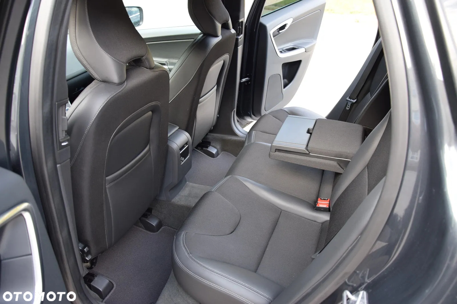 Volvo XC 60 D4 Momentum - 16