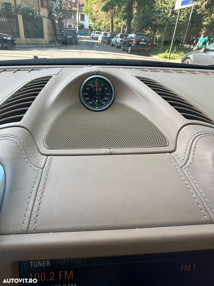 Porsche Cayenne - 15