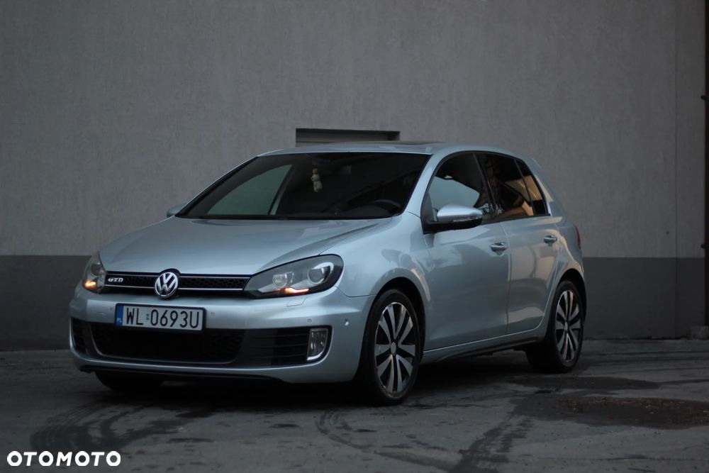 Volkswagen Golf - 1