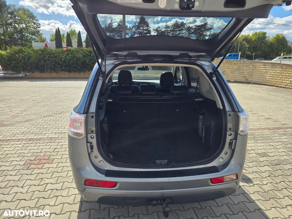 Mitsubishi Outlander 2.0 4WD Plug-In Hybrid Top - 33