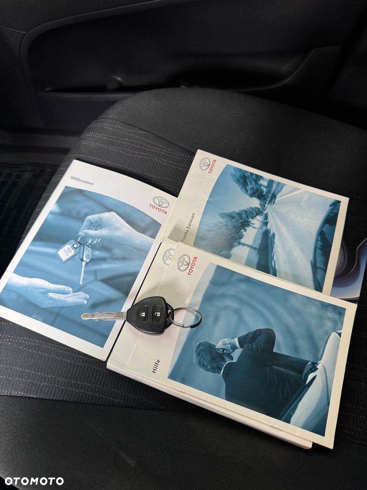 Toyota Auris 1.6 Prestige - 24