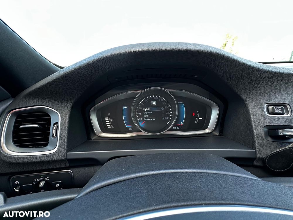 Volvo V60 D6 Plug-In-Hybrid AWD Geartronic Pure Limited - 27