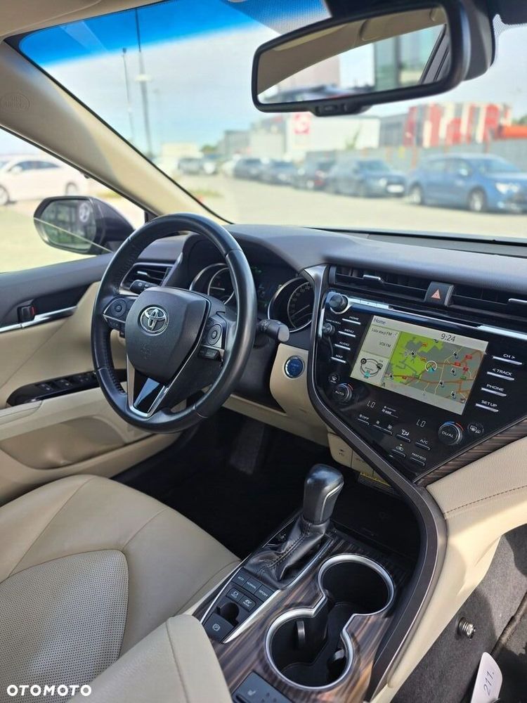 Toyota Camry 2.5 Hybrid Executive CVT - 27