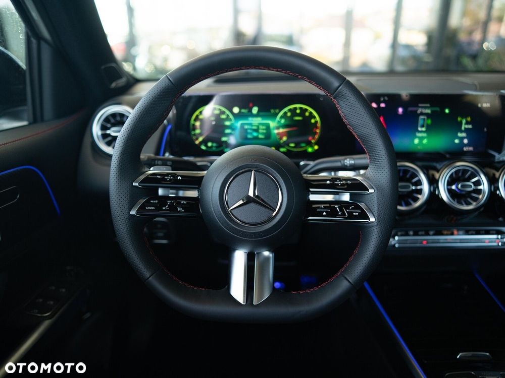 Mercedes-Benz GLB - 12