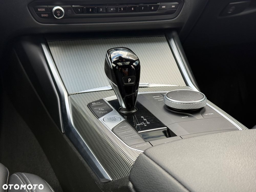 BMW Seria 3 330i xDrive M Sport sport - 24