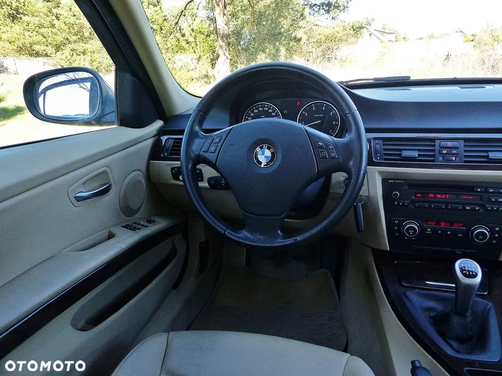 BMW Seria 3 318i Edition Exclusive - 35