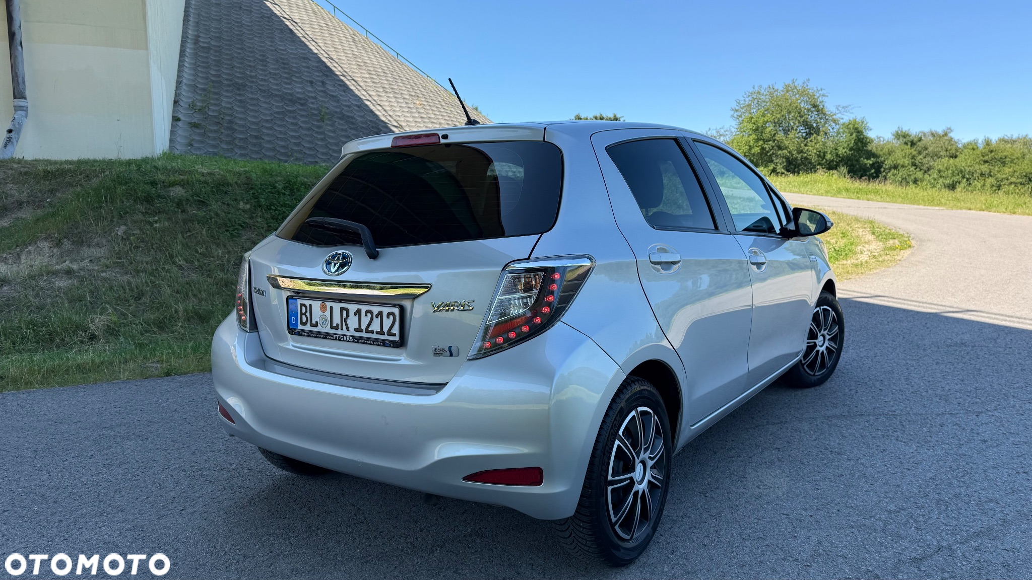 Toyota Yaris Hybrid 100 Active - 24