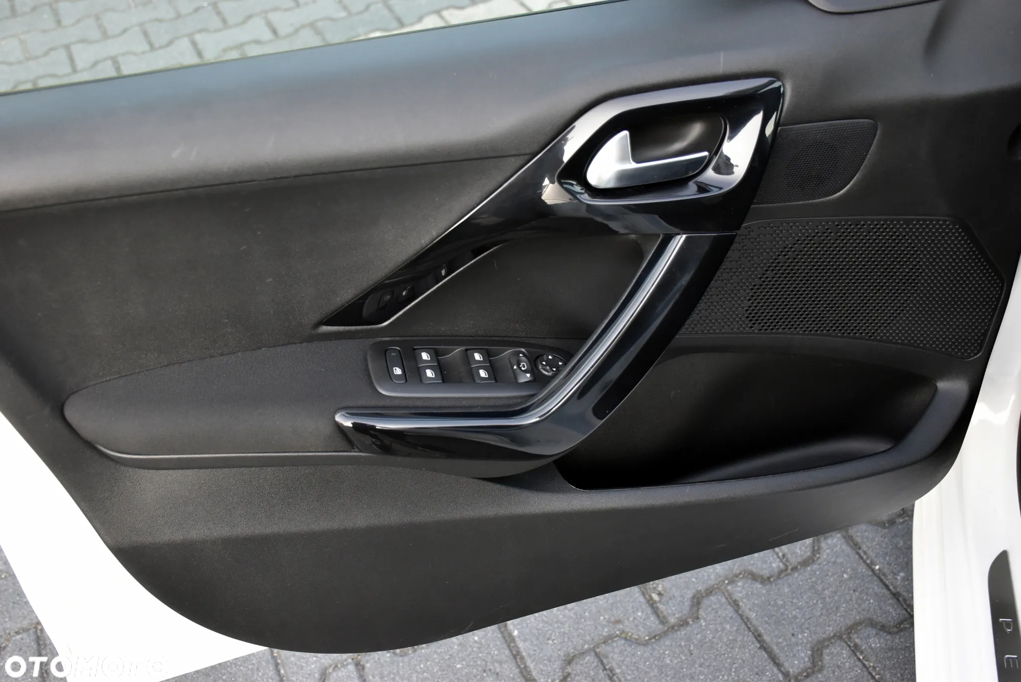 Peugeot 208 - 20