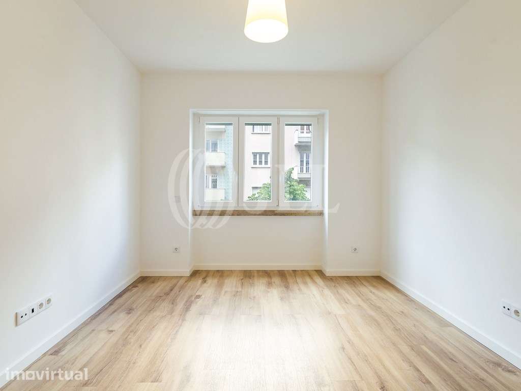 Apartamento T3+1, renovado, Campo Pequeno, Lisboa - Grande imagem: 2/25