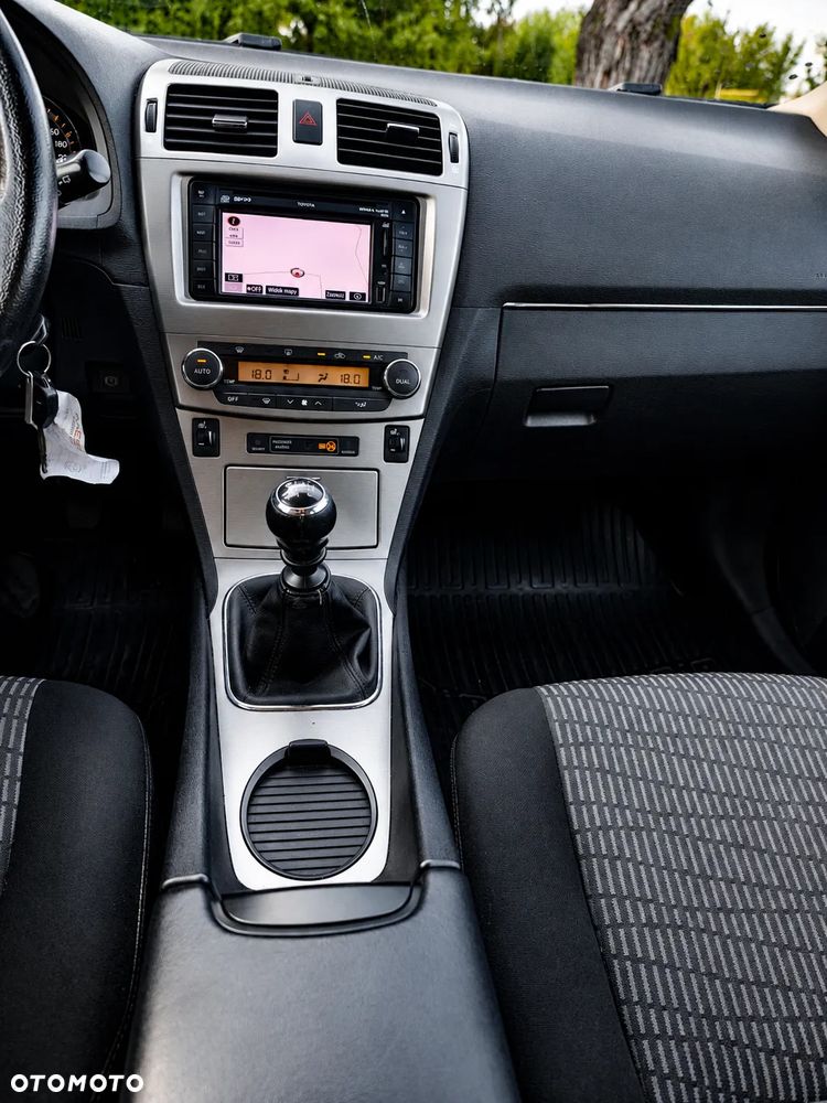 Toyota Avensis 1.8 Sol plus NAVI - 20