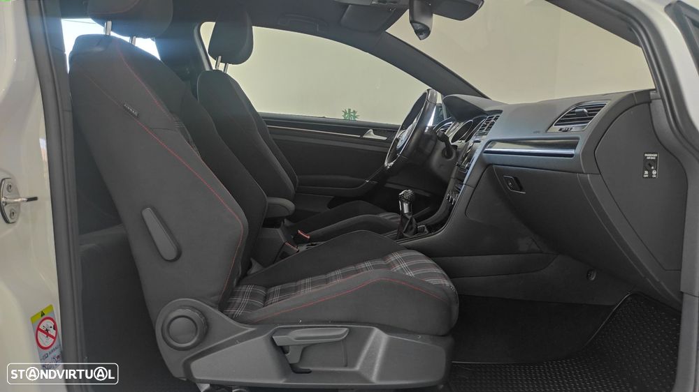 VW Golf 2.0 TSi GTi Performance - 22
