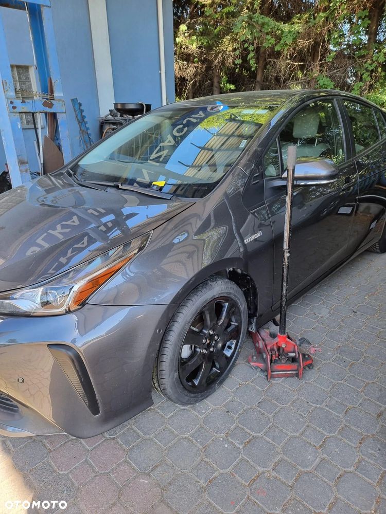 Toyota Prius Hybrid - 22