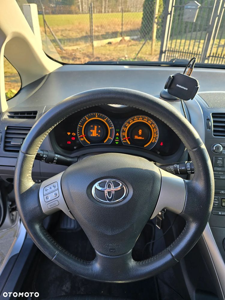 Toyota Auris 2.0 D-4D 2010 - 13