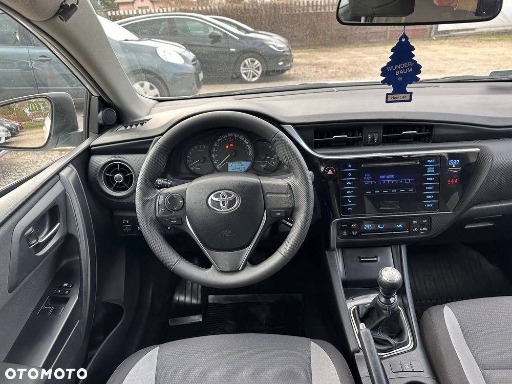 Toyota Auris - 16