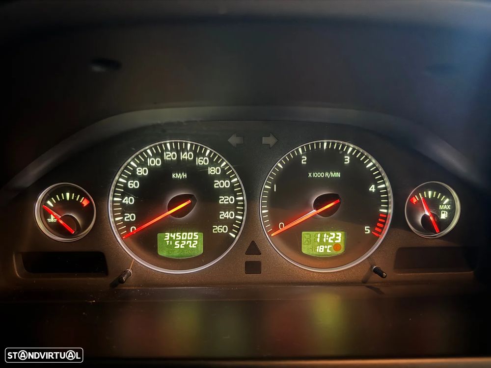 Volvo XC 90 2.4 D5 5L Nivel 2 - 15