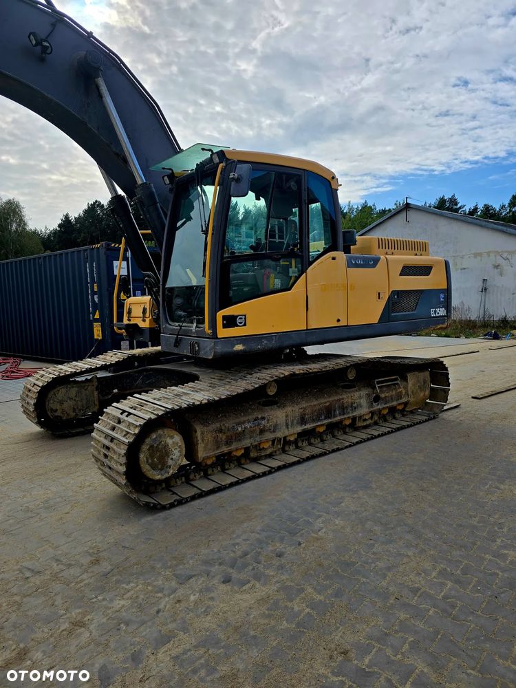 Volvo EC250DL - 4