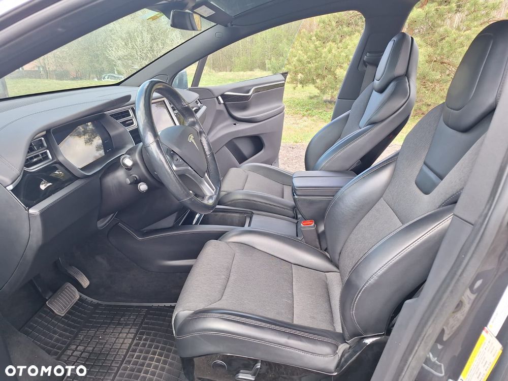 Tesla Model X - 9