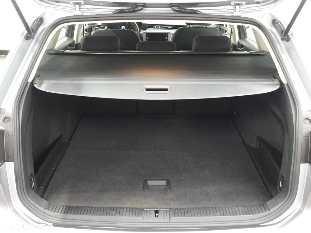 Volkswagen Passat - 23