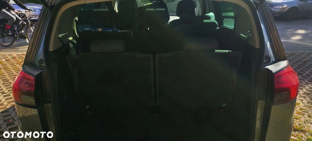 Opel Zafira - 32