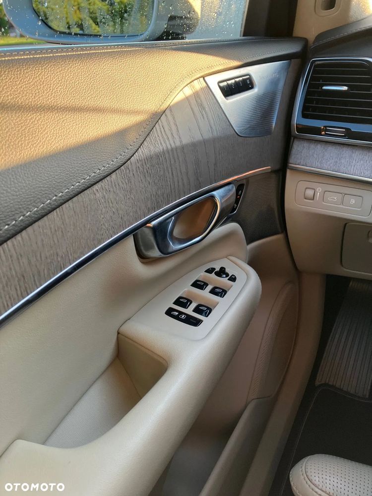 Volvo XC 90 - 8