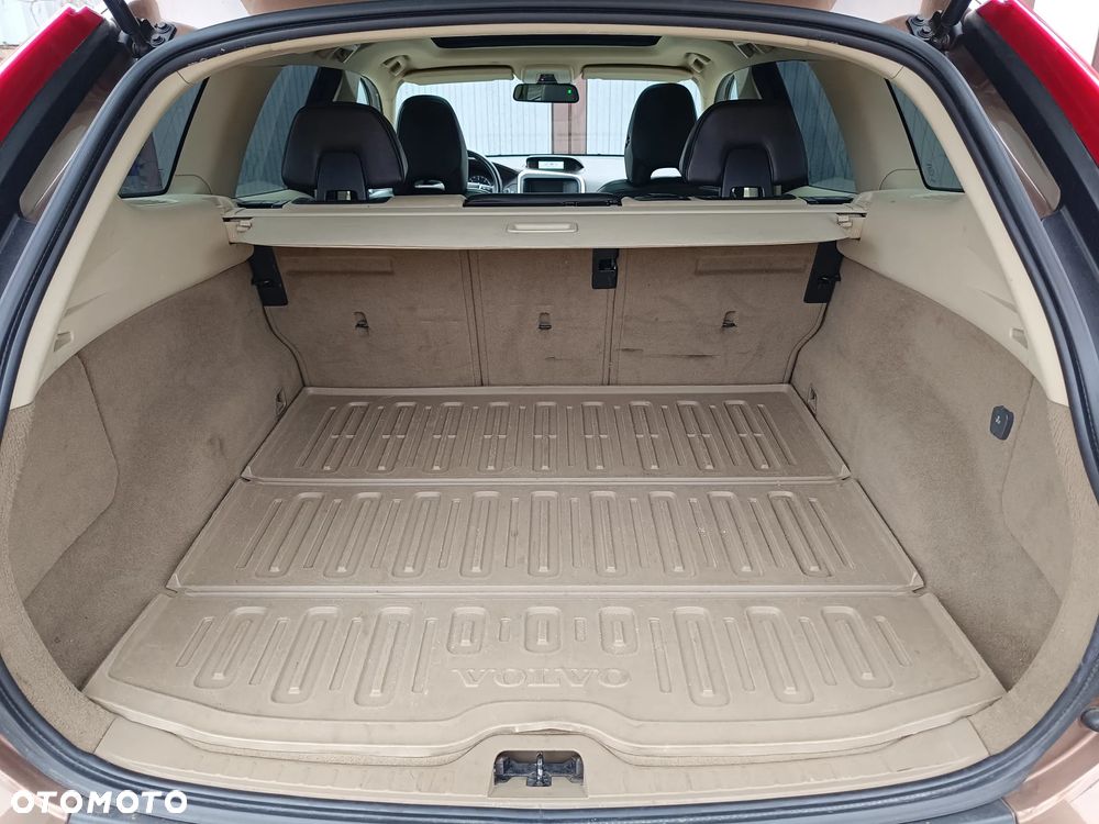 Volvo XC 60 DRIVe R Design - 31