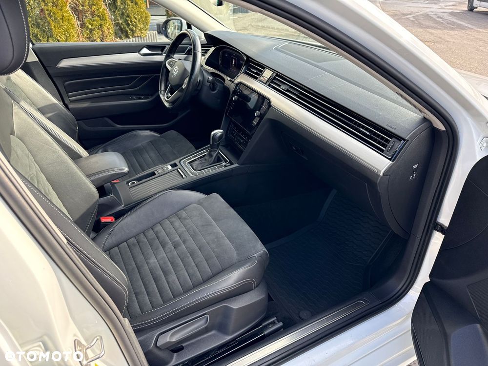 Volkswagen Passat 2.0 TDI SCR DSG 4Motion Elegance - 16