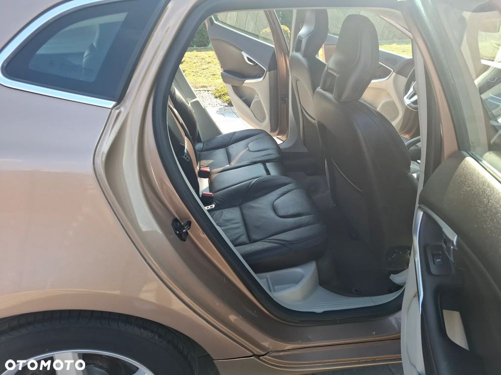 Volvo V40 D2 Kinetic - 23