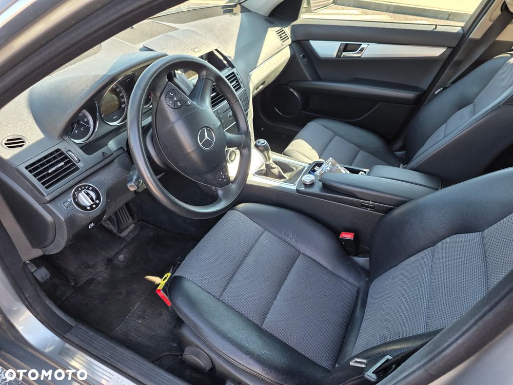 Mercedes-Benz Klasa C ver-220-cdi-avantgarde - 14