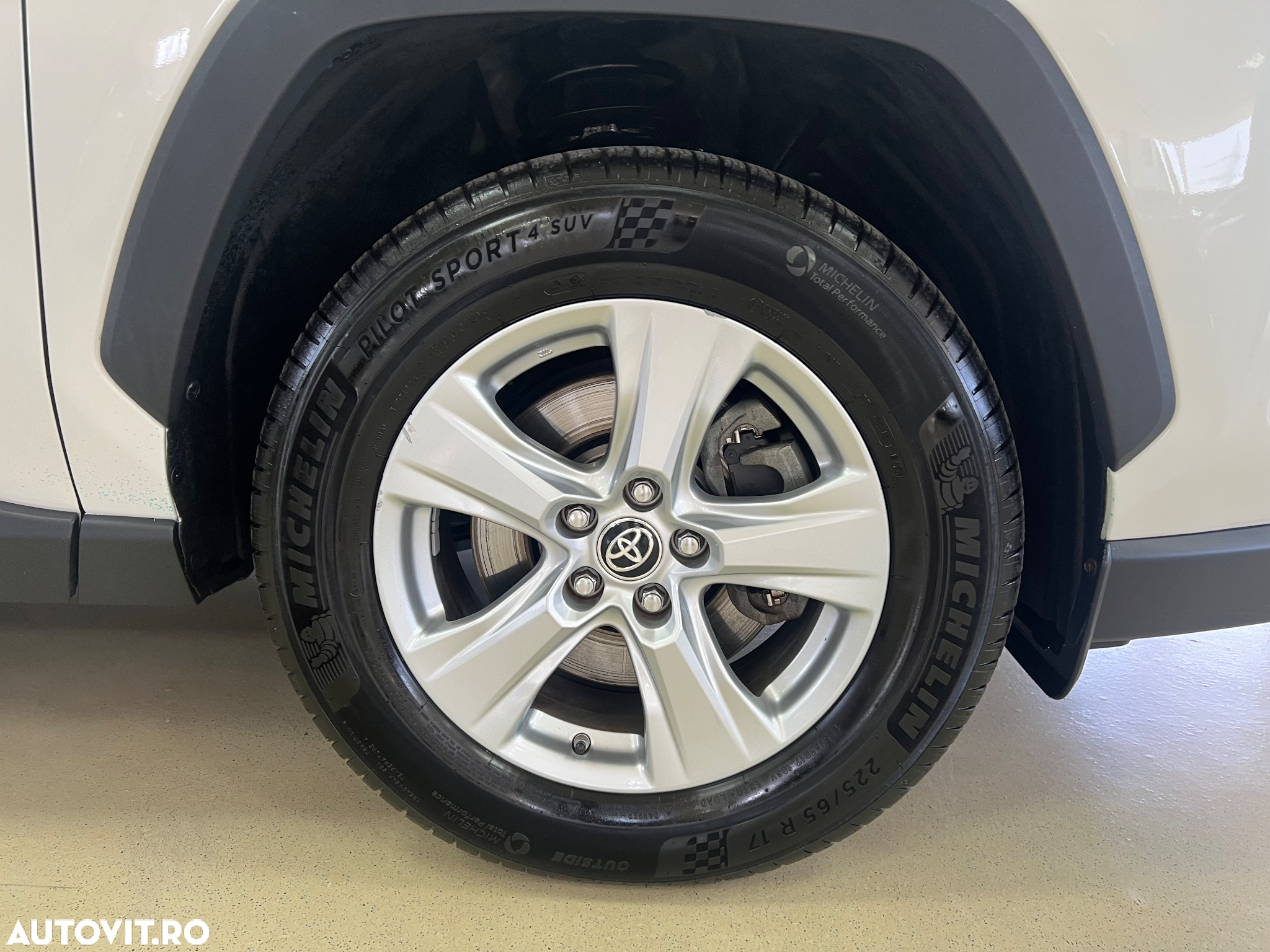 Toyota RAV4 - 7