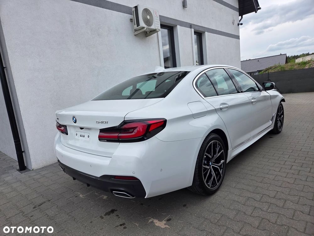 BMW Seria 5 540i xDrive M Sport Edition - 12