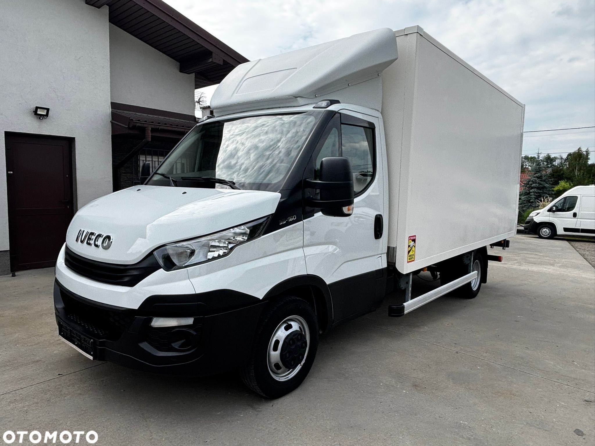 Iveco Daily 35C16 Kontener 8 Palet z windą 750 kg - 1