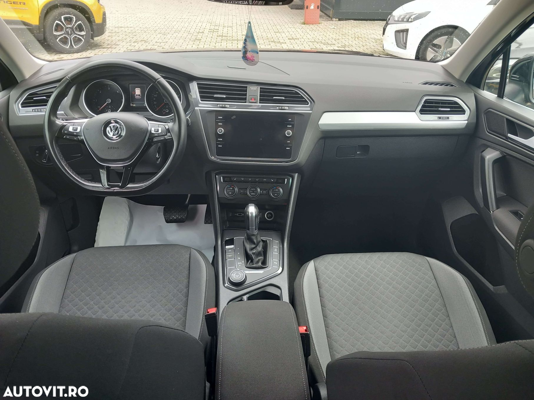 Volkswagen Tiguan - 9