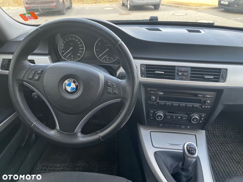 BMW Seria 3 318i - 8