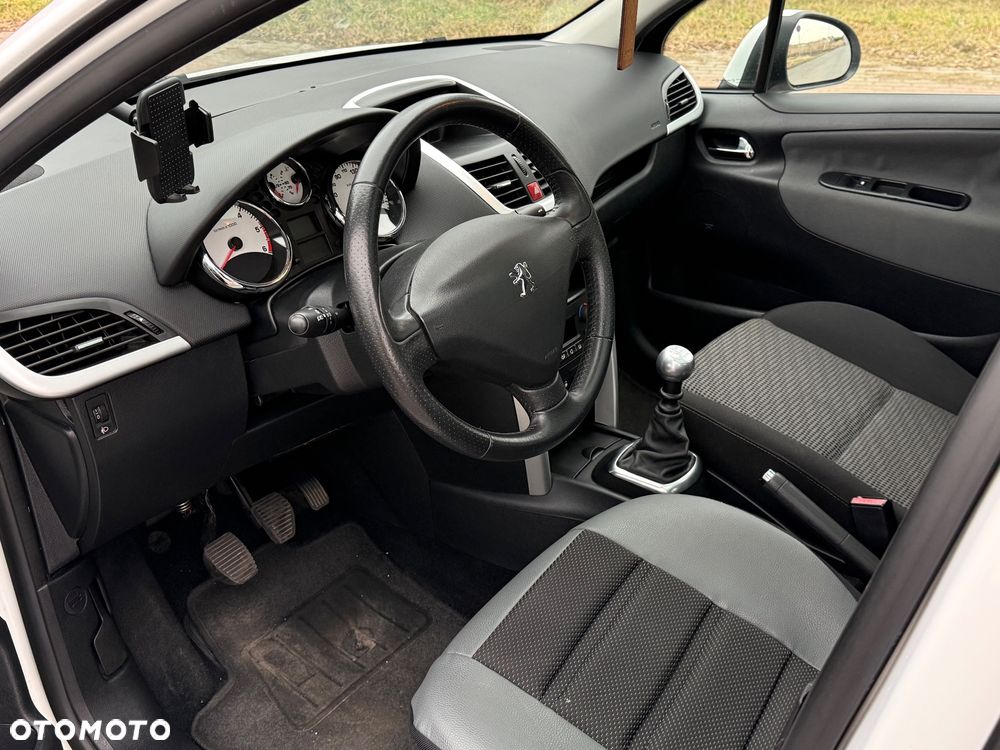 Peugeot 207 - 11