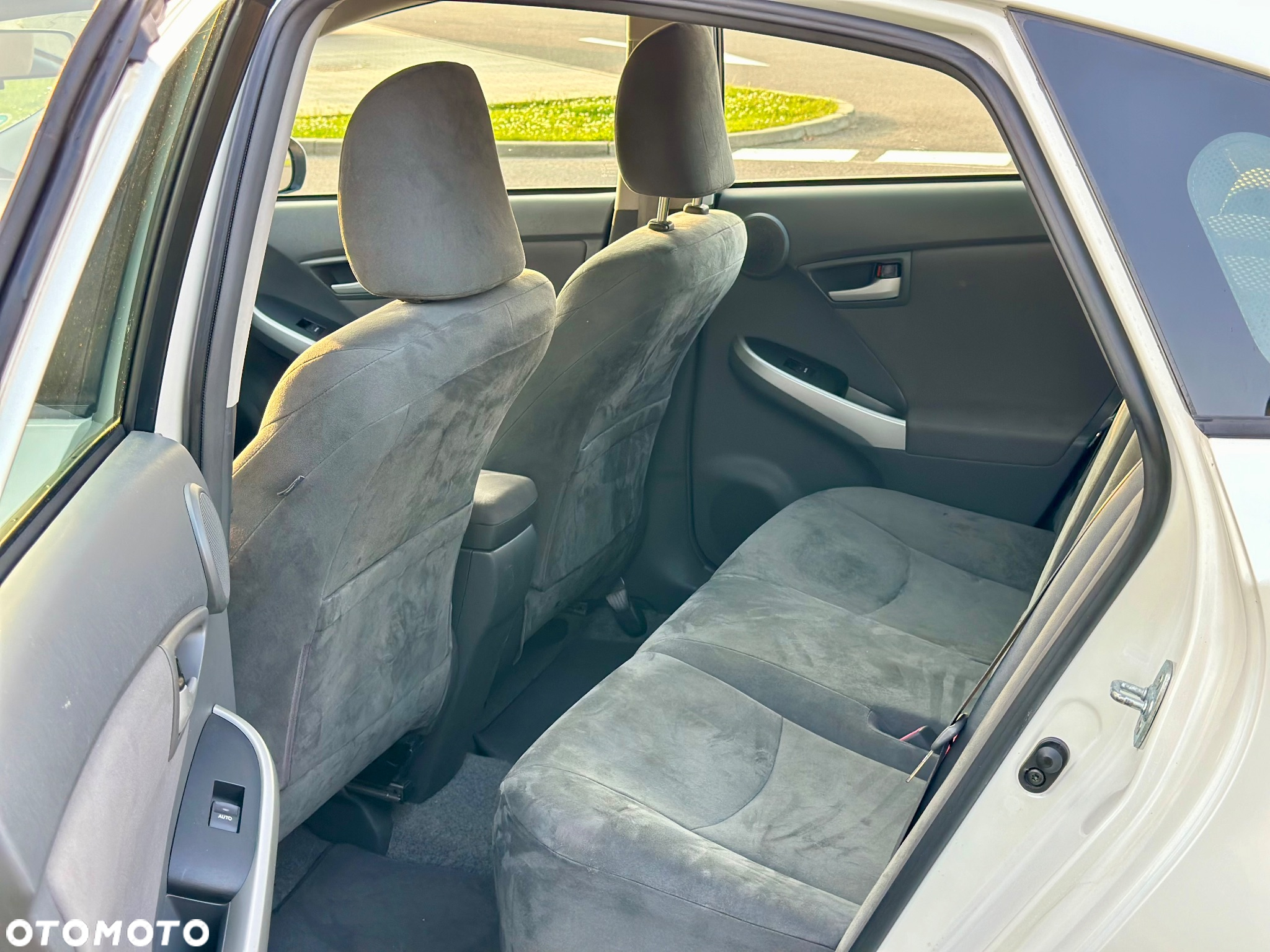 Toyota Prius 1.8 HSD Prestige - 7