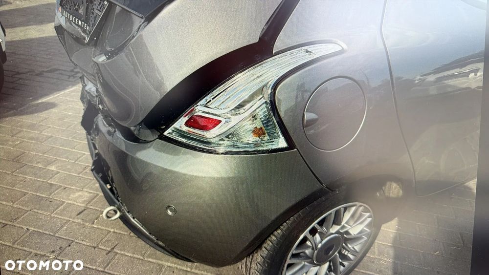 Lancia Ypsilon 1.2 8V Gold - 9