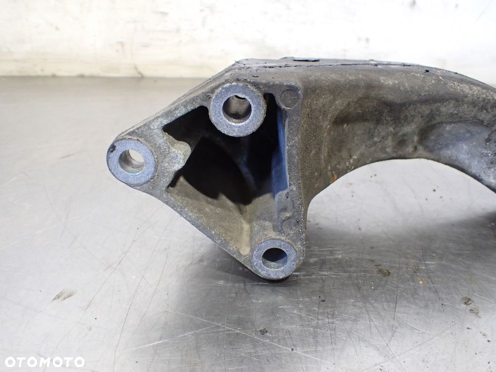 ŁAPA SKRZYNI MERCEDES W169 A200 A1692410301 - 1