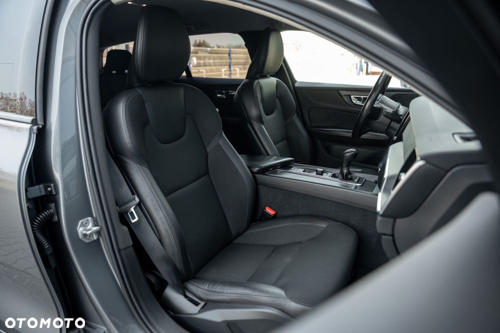 Volvo V60 D4 Drive-E Momentum - 25