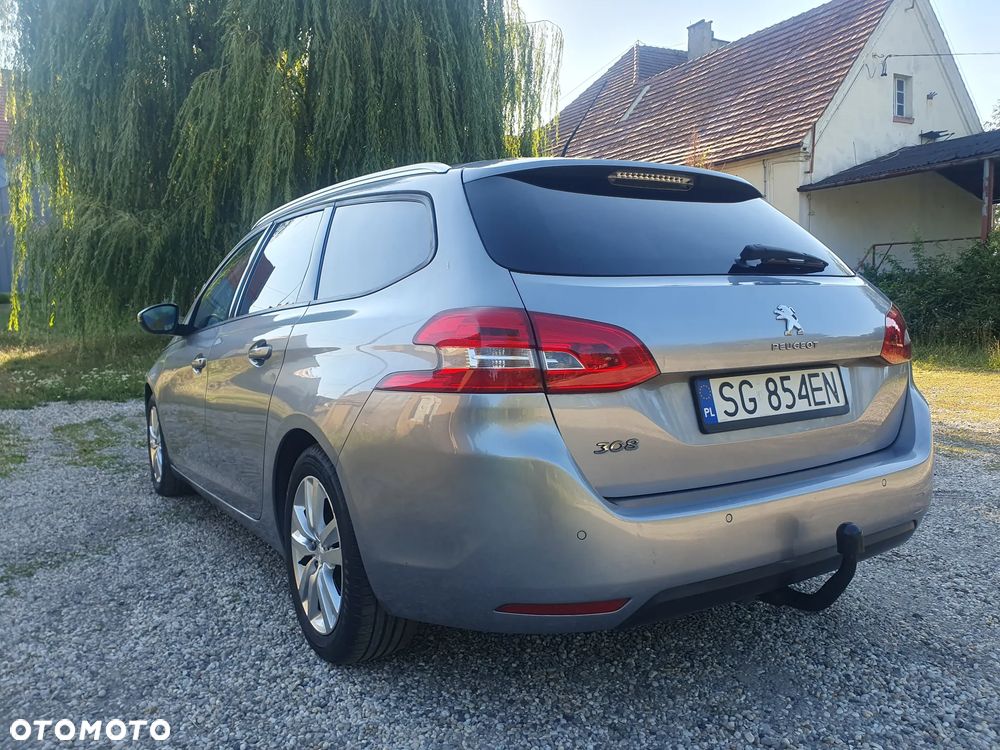 Peugeot 308 1.6 BlueHDi Allure S&S - 32