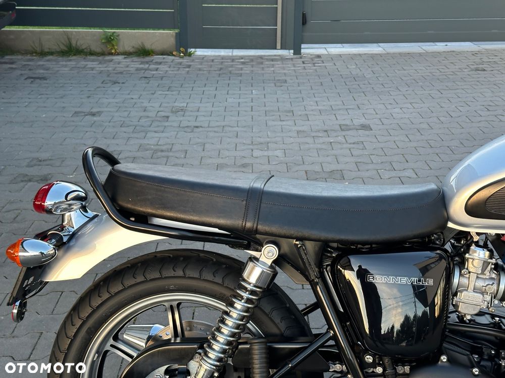 Triumph Bonneville - 10