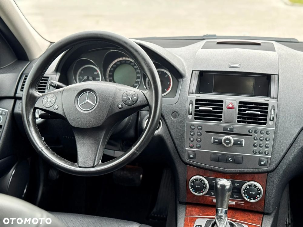 Mercedes-Benz Klasa C 250 CDI DPF 4Matic 7G-TRONIC BlueEFFICIENCY Elegance - 34