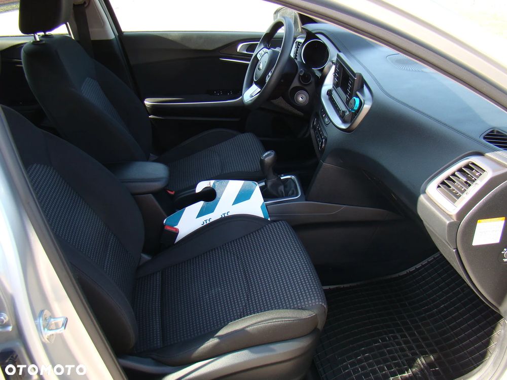 Kia Ceed 1.6 CRDi SCR M - 11