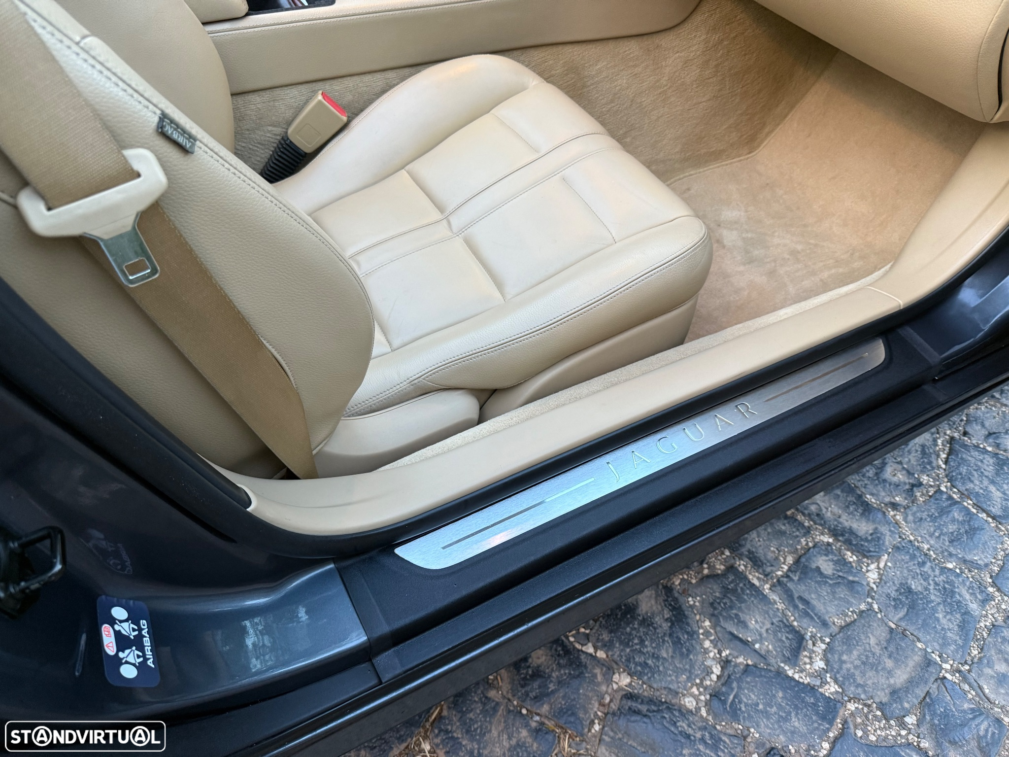 Jaguar XK 4.2 V8 Convertible - 29