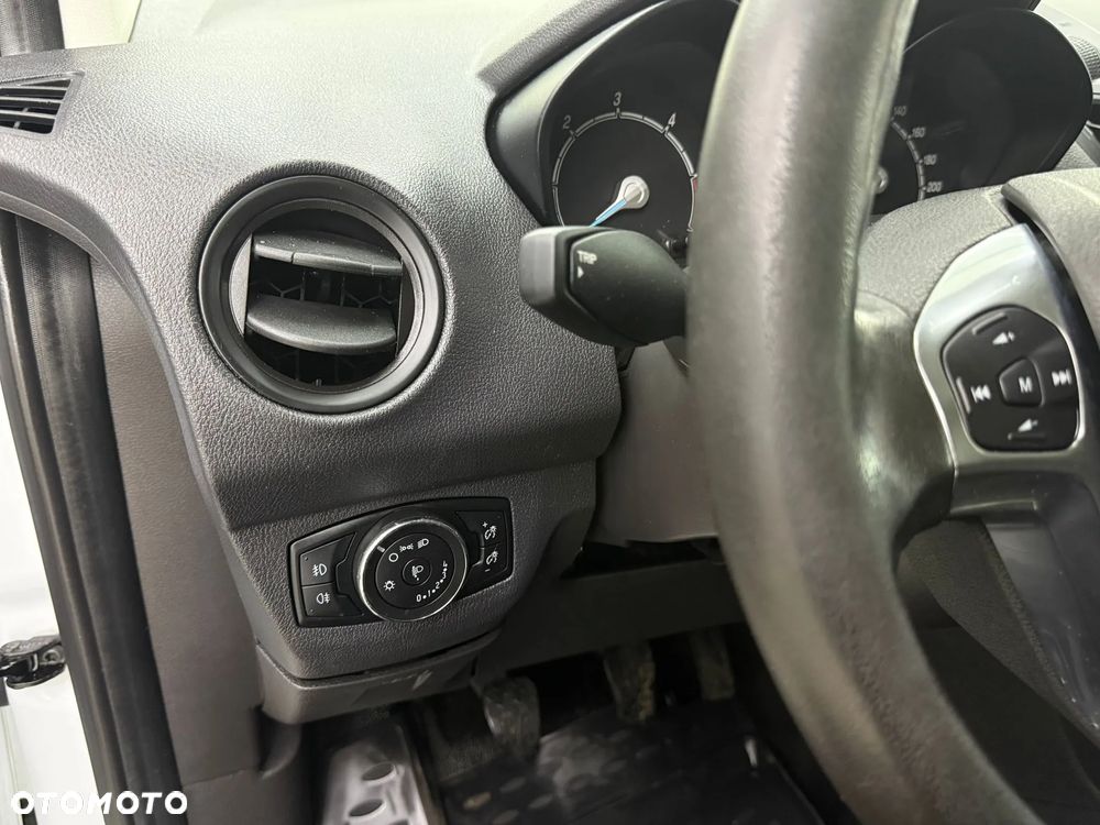 Ford Transit Courier - 17