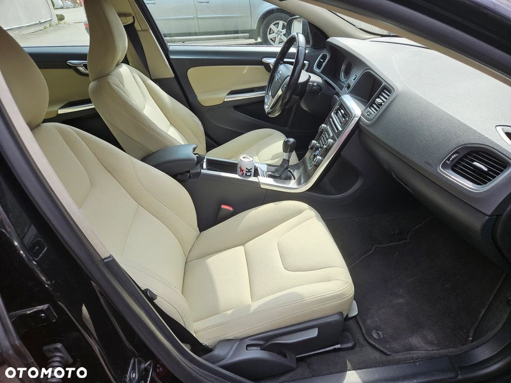 Volvo V60 D4 Momentum - 6