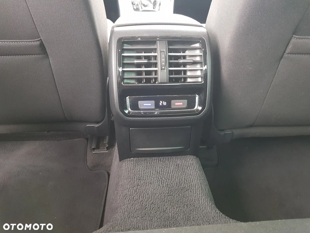 Volkswagen Passat 1.8 TSI BMT Comfortline DSG - 26